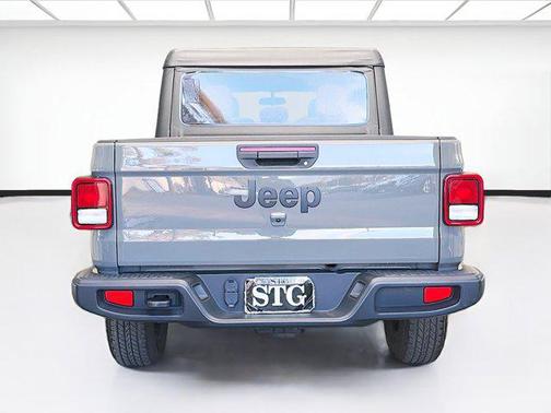 2022 Jeep Gladiator Sport S
