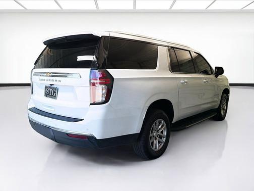 Summit White 2022 Chevrolet Suburban LT