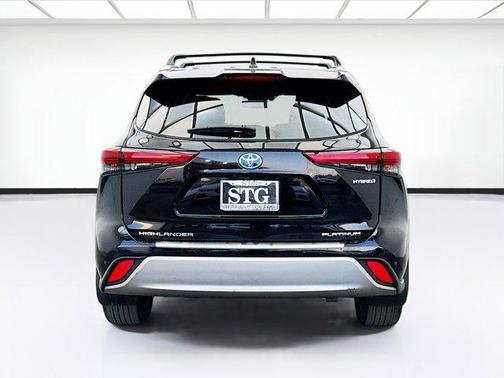 2021 Toyota Highlander Hybrid Platinum