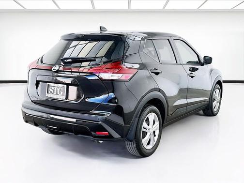 Super Black 2021 Nissan Kicks S