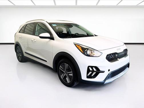 Snow White Pearl 2022 Kia Niro LXS