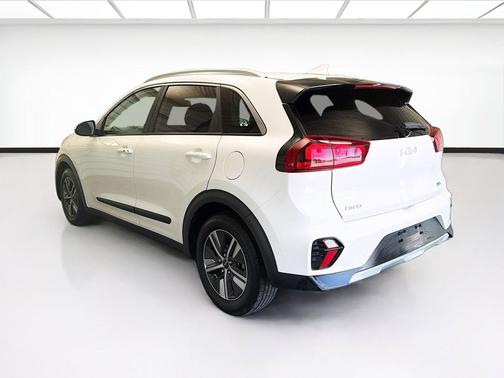 Snow White Pearl 2022 Kia Niro LXS