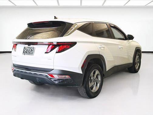 White Pearl 2024 Hyundai TUCSON SE