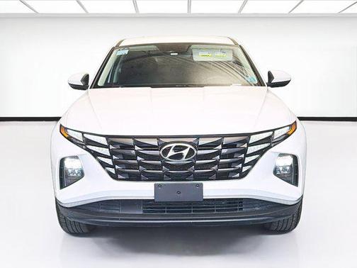 White Pearl 2024 Hyundai TUCSON SE