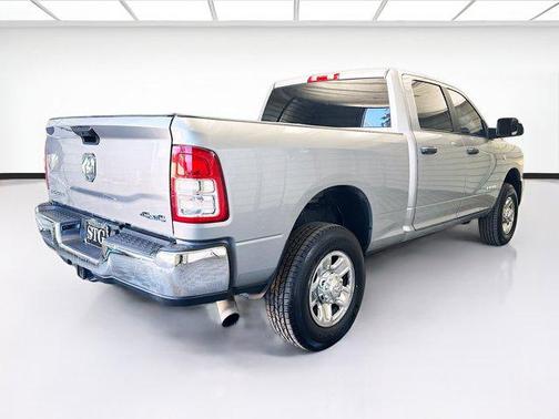 2022 RAM 2500 Big Horn Crew Cab 4x4 6'4' Box