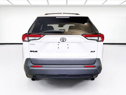 Pearl 2025 Toyota RAV4 XLE Premium