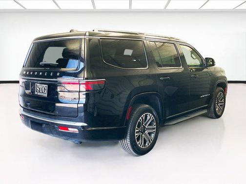Diamond Black Crystal Pearlcoat 2025 Jeep Wagoneer 4x4