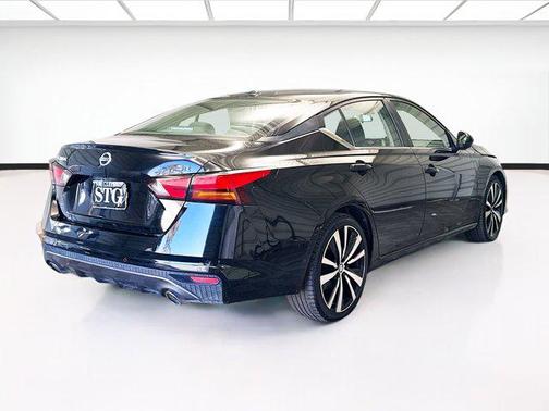 2022 Nissan Altima SR FWD