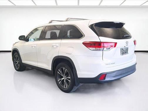 Blizzard Pearl 2019 Toyota Highlander LE I4