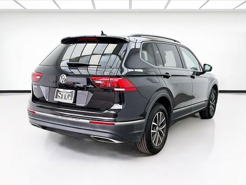 Deep Black 2020 Volkswagen Tiguan 2.0T SE