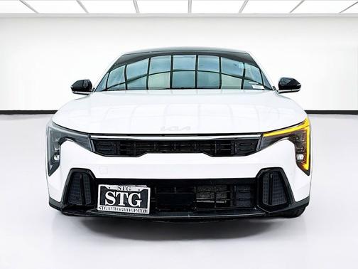Snow White Pearl 2025 Kia K4 GT-Line