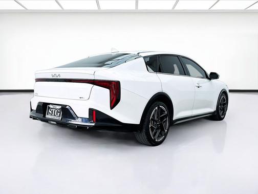 Snow White Pearl 2025 Kia K4 GT-Line