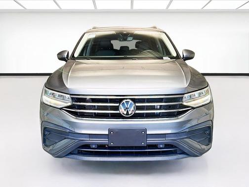 Platinum Gray Metallic 2023 Volkswagen Tiguan 2.0T SE