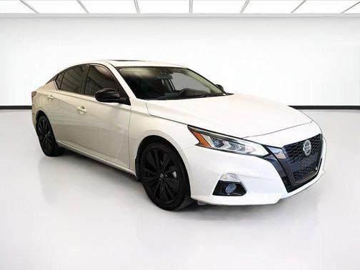 Pearl White Tricoat 2022 Nissan Altima SR Intelligent AWD