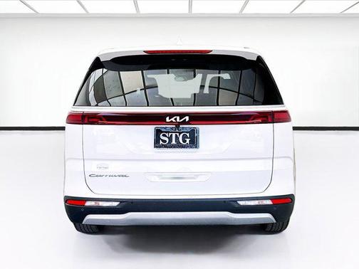Snow White Pearl 2022 Kia Carnival LX