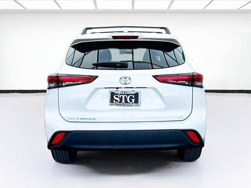 2021 Toyota Highlander LE