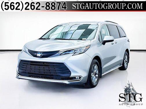 2021 Toyota Sienna XLE 8 Passenger