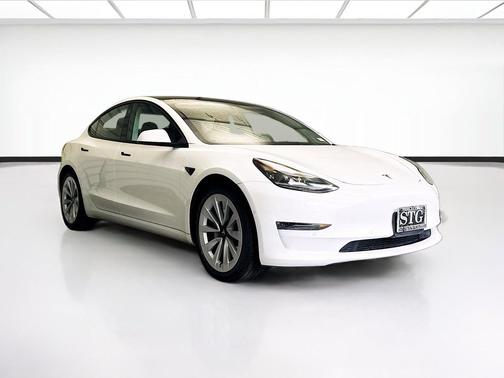 Pearl White Multi-Coat 2022 Tesla Model 3 Standard Range
