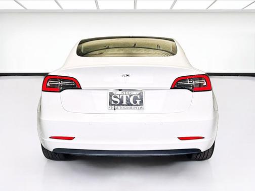 Pearl White Multi-Coat 2022 Tesla Model 3 Standard Range