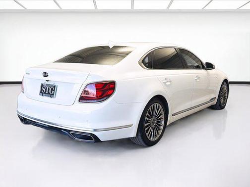 2019 Kia K900 Luxury