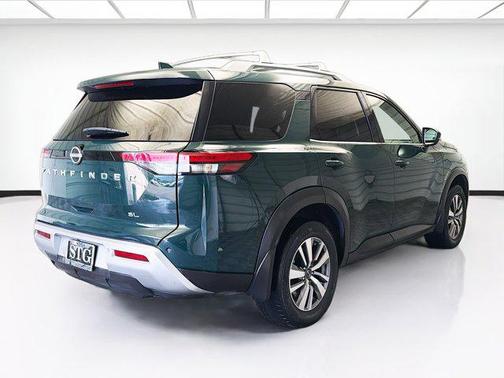 2022 Nissan Pathfinder SL 2WD