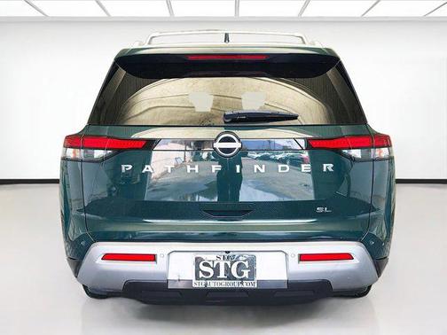 2022 Nissan Pathfinder SL 2WD