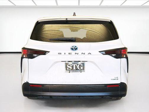 2023 Toyota Sienna LE