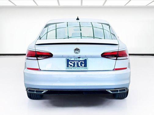 2020 Volkswagen Passat 2.0T R-Line
