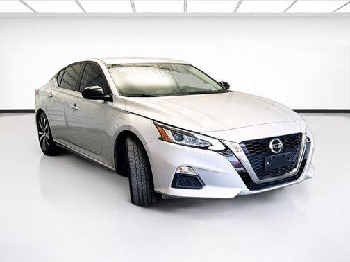 2022 Nissan Altima SR FWD