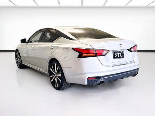 2022 Nissan Altima SR FWD