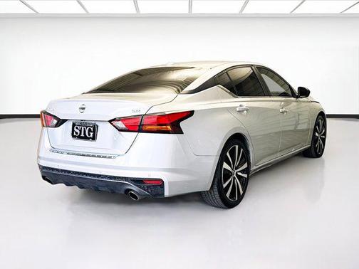 2022 Nissan Altima SR FWD