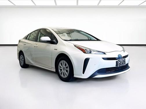 Blizzard Pearl 2020 Toyota Prius LE