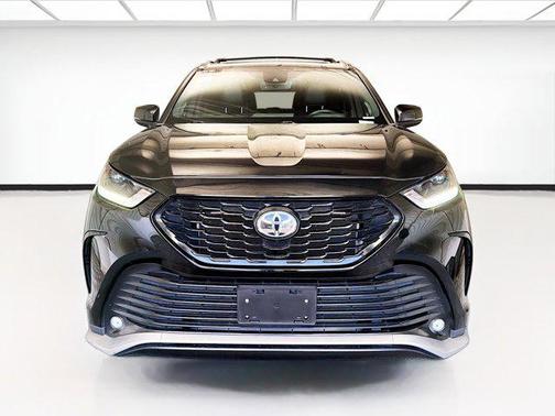 Midnight Black Metallic 2021 Toyota Highlander XSE