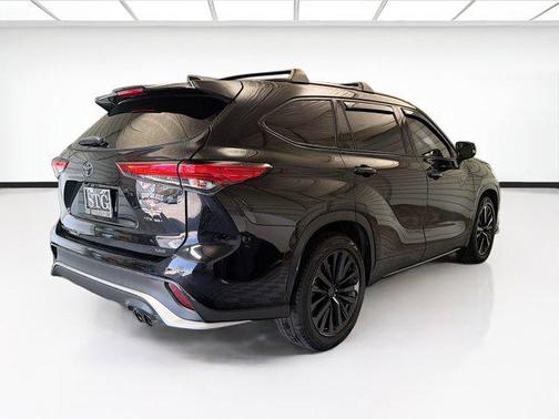Midnight Black Metallic 2021 Toyota Highlander XSE