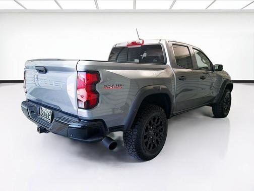 Sterling Gray Metallic 2024 Chevrolet Colorado Trail Boss