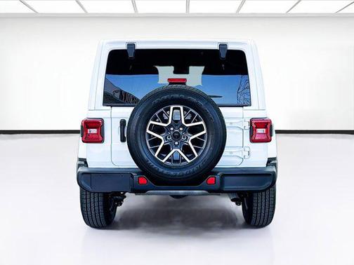2024 Jeep Wrangler 4-Door Sahara 4x4