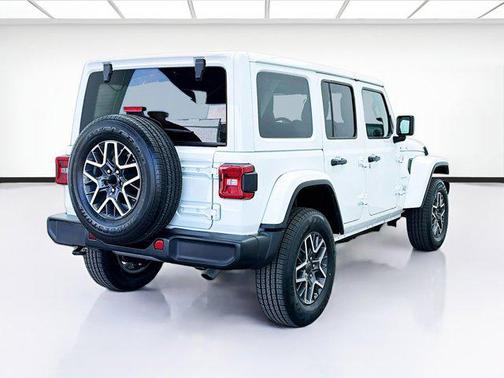 2024 Jeep Wrangler 4-Door Sahara 4x4