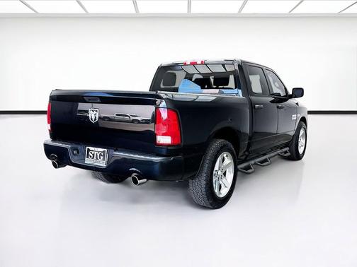 Brilliant Black Crystal Pearlcoat 2017 RAM 1500 Express