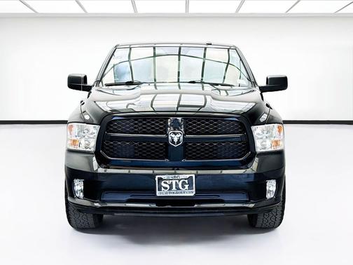 Brilliant Black Crystal Pearlcoat 2017 RAM 1500 Express