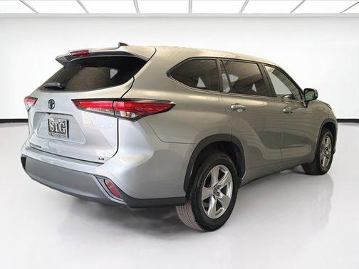 Celestial Silver Metallic 2023 Toyota Highlander LE