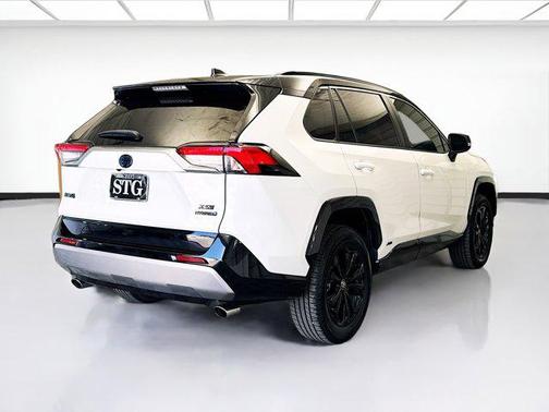 2022 Toyota RAV4 Hybrid SE