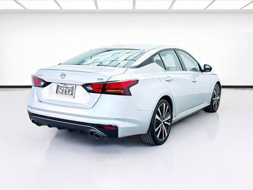 2020 Nissan Altima SR FWD