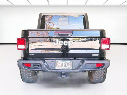 Black Clearcoat 2022 Jeep Gladiator Overland