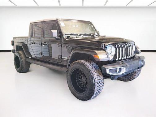 Black Clearcoat 2022 Jeep Gladiator Overland