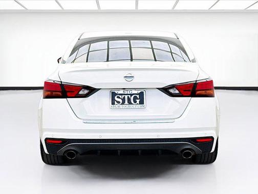 2022 Nissan Altima SR FWD