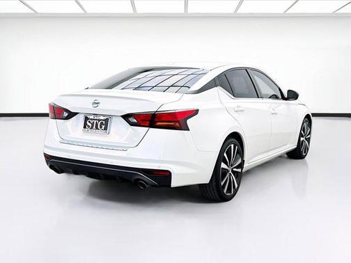 2022 Nissan Altima SR FWD