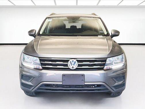 Platinum Gray Metallic 2020 Volkswagen Tiguan 2.0T SE 4MOTION