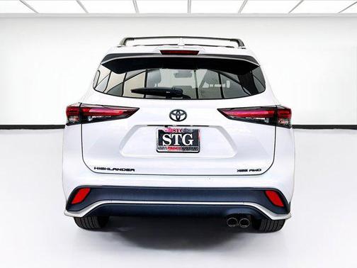 Wind Chill Pearl 2024 Toyota Highlander XSE