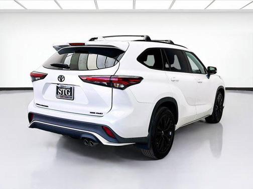 Wind Chill Pearl 2024 Toyota Highlander XSE