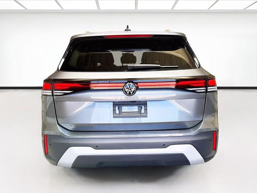 Platinum Gray Metallic 2025 Volkswagen Tiguan 2.0T SE